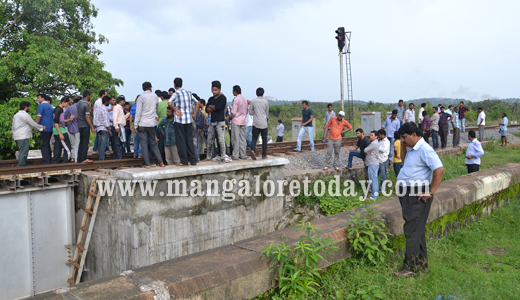 Sucide at Netravathi bridge in Mangalore